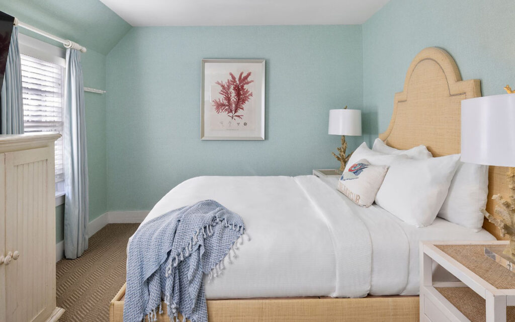 Tides Beach Club room